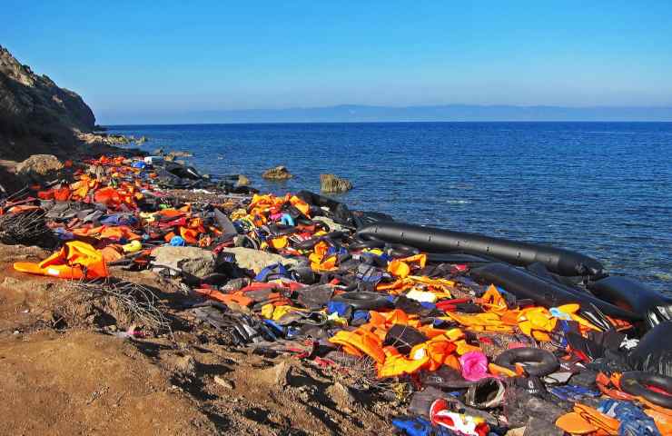Migranti sulle coste italiane, bambina di 4 anni sbarcata sola