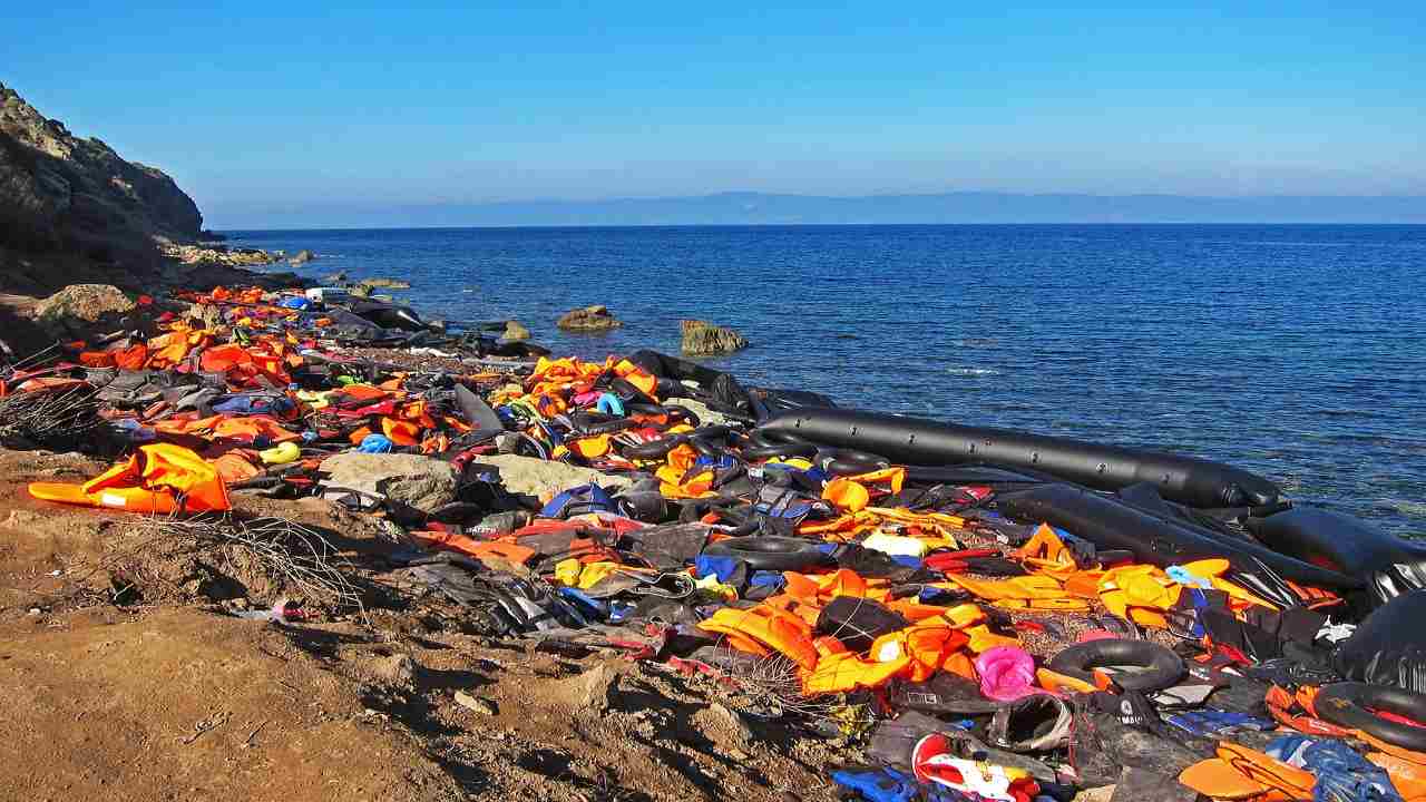 Migranti sulle coste italiane, bambina di 4 anni sbarcata sola