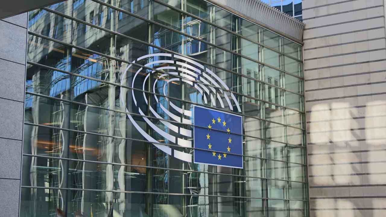 unione europea legge big tech